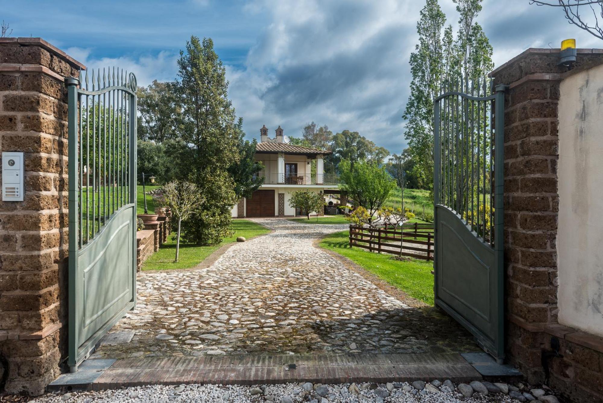 Villa Gli Eucalipti Черветери Екстериор снимка